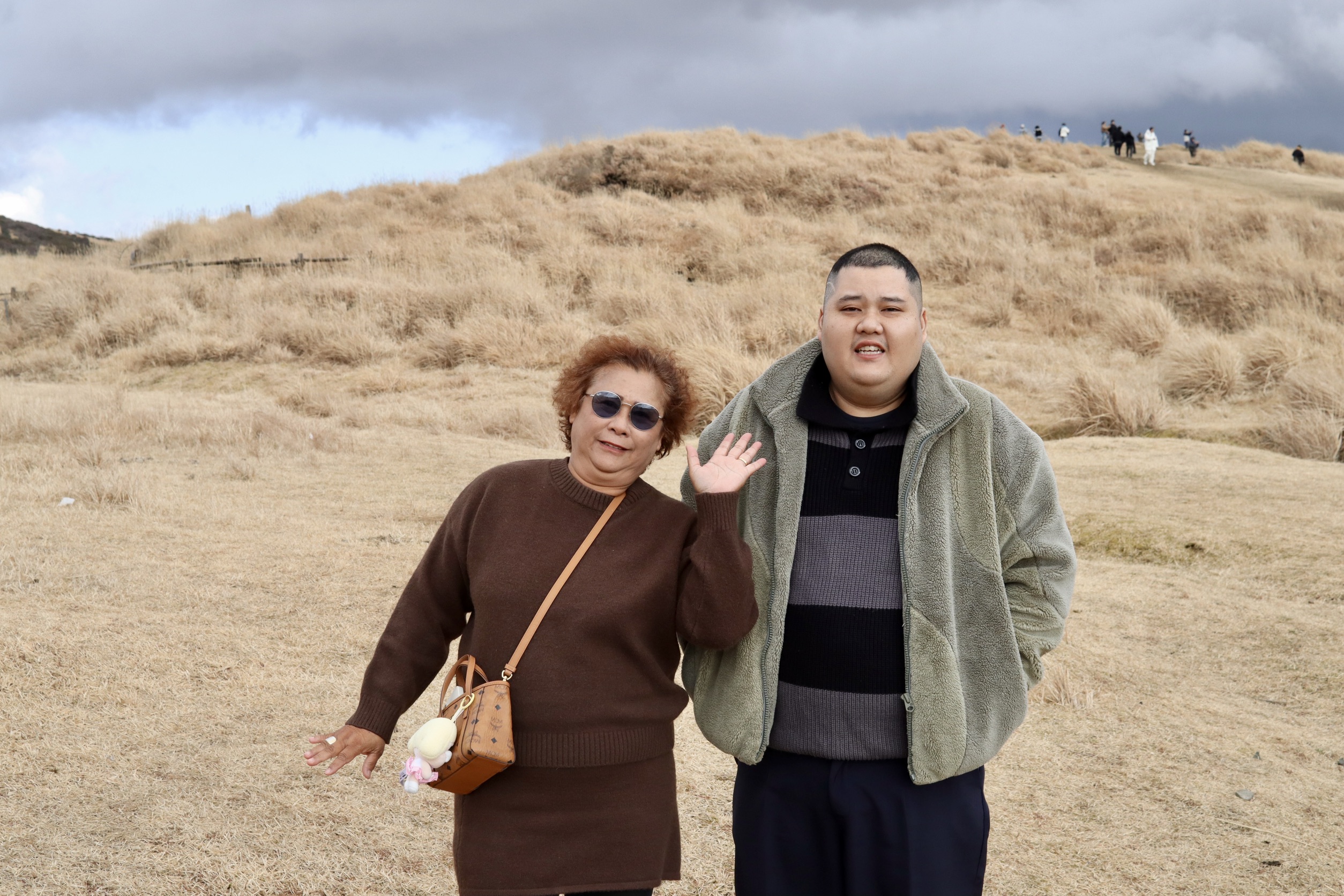 ประทับใจตั้งแต่มาต้อนรับที่สนามบิน บริการดีตลอดทริป มีส่วนลดให้ตลอด